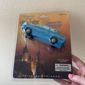The Wizarding World of Harry Potter Bump-N-Go Ford Anglia Car
